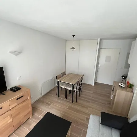 F2 Vue - Piscine - Climatisation - Parking Apartmán