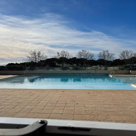 F2 Vue - Piscine - Climatisation - Parking Lägenhet