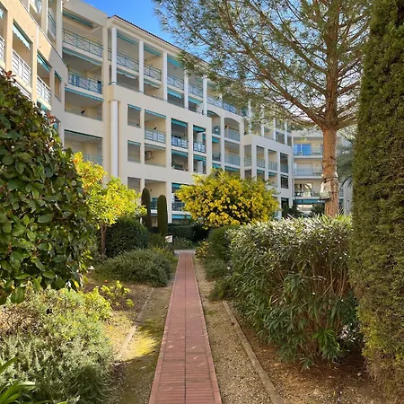 F2 Vue - Piscine - Climatisation - Parking