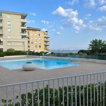 F2 Vue - Piscine - Climatisation - Parking Lägenhet
