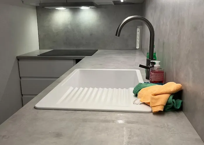 F2 Vue - Piscine - Climatisation - Parking *